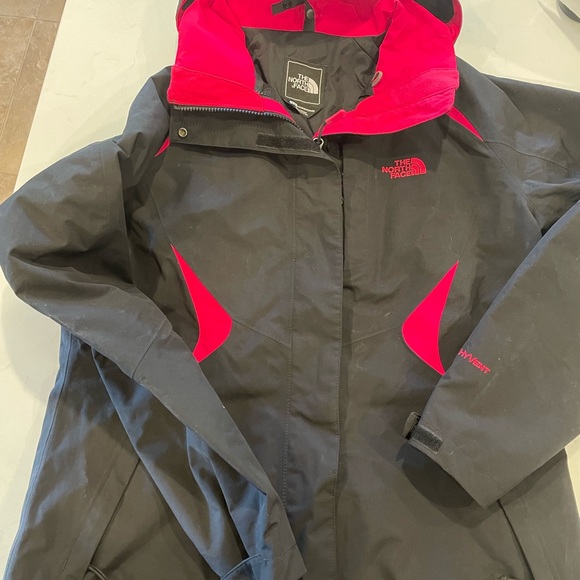 The North face womens black and hot pink Hyvent jacket - Picture 2 of 8